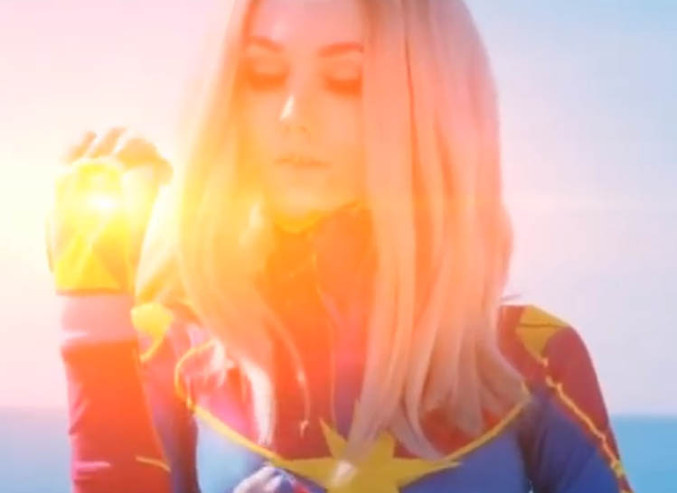 captain marvel comics cosplay